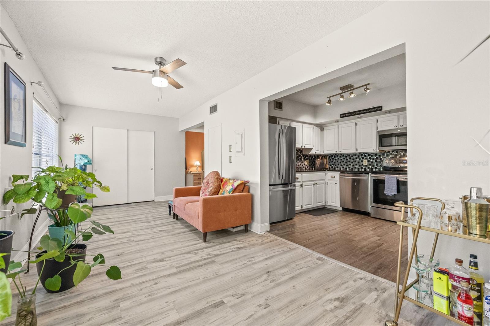 ON TOP OF THE WORLD - Residential