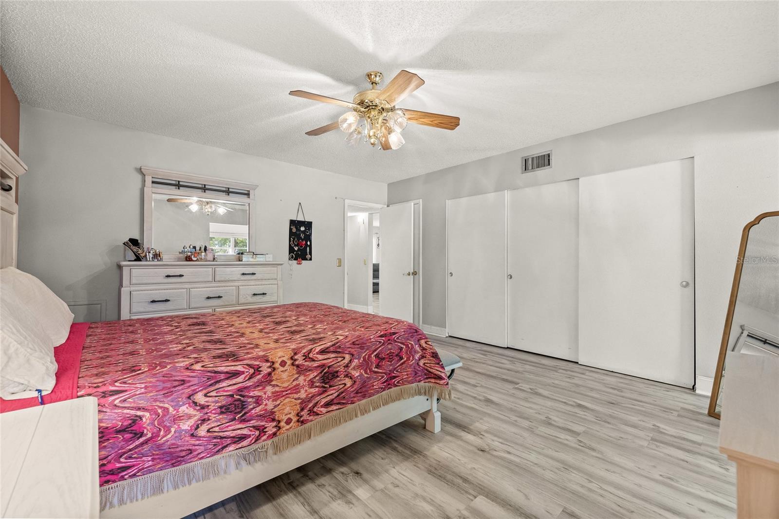 ON TOP OF THE WORLD - Residential