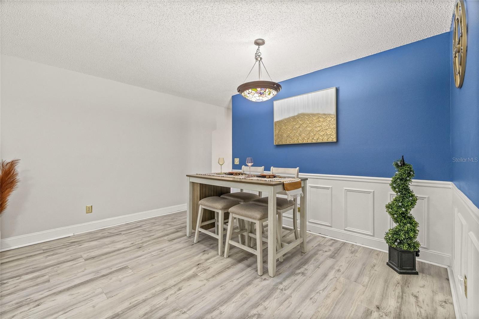 ON TOP OF THE WORLD - Residential