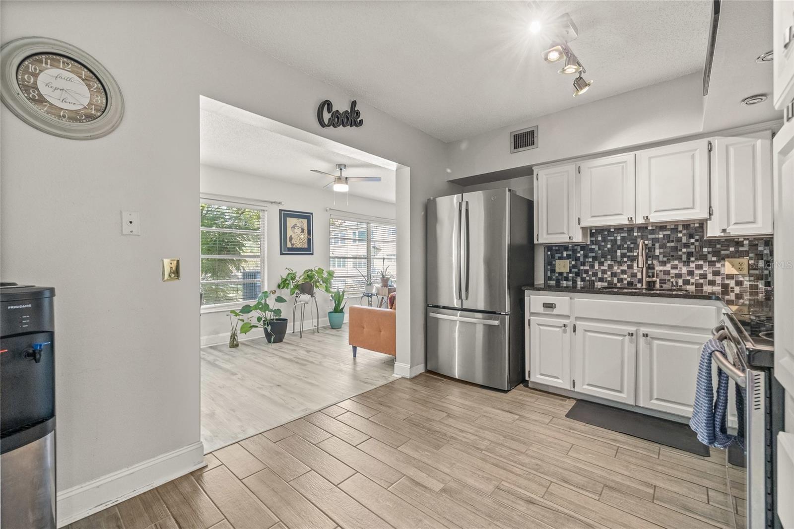 ON TOP OF THE WORLD - Residential