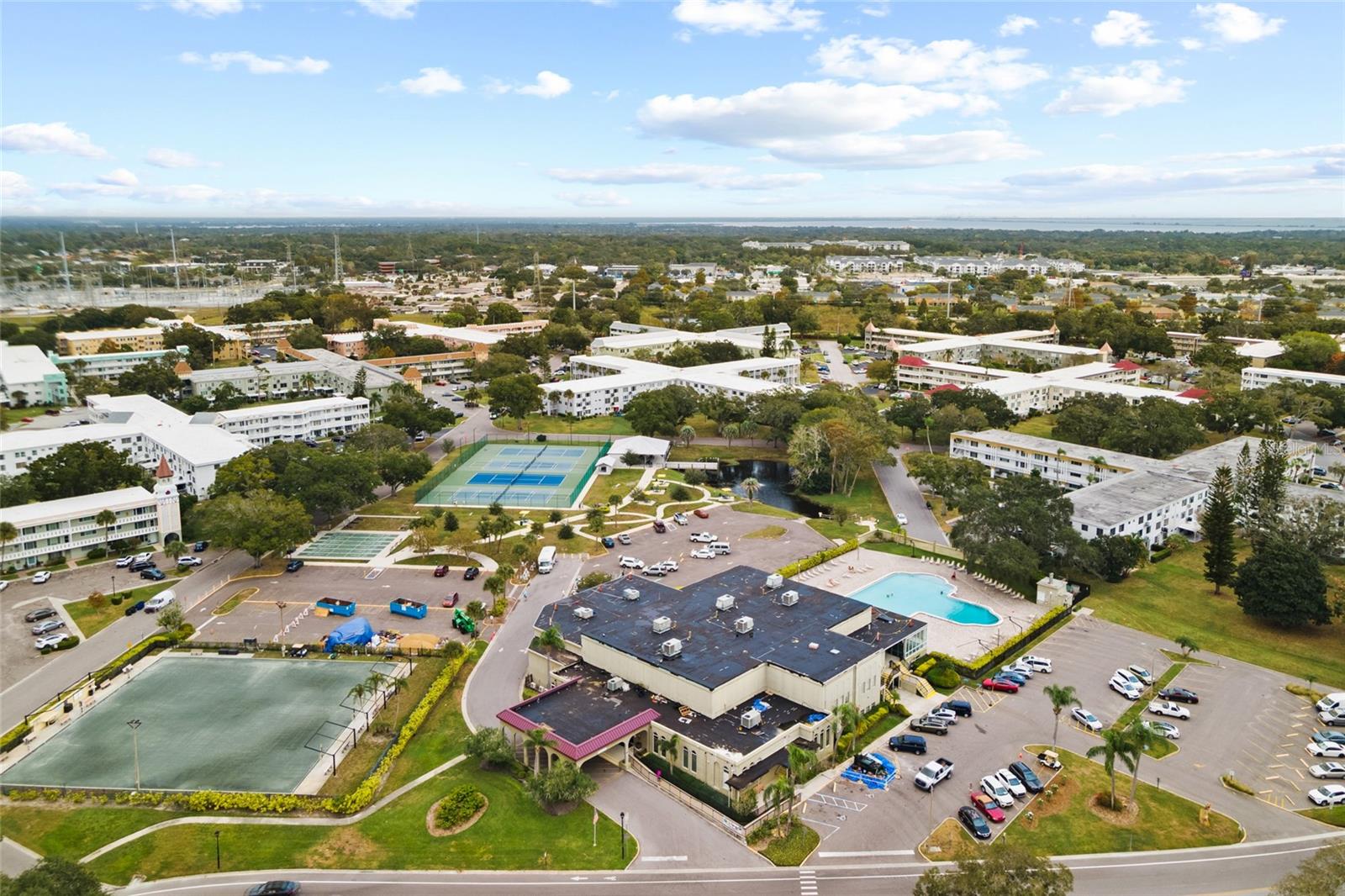 ON TOP OF THE WORLD - Residential