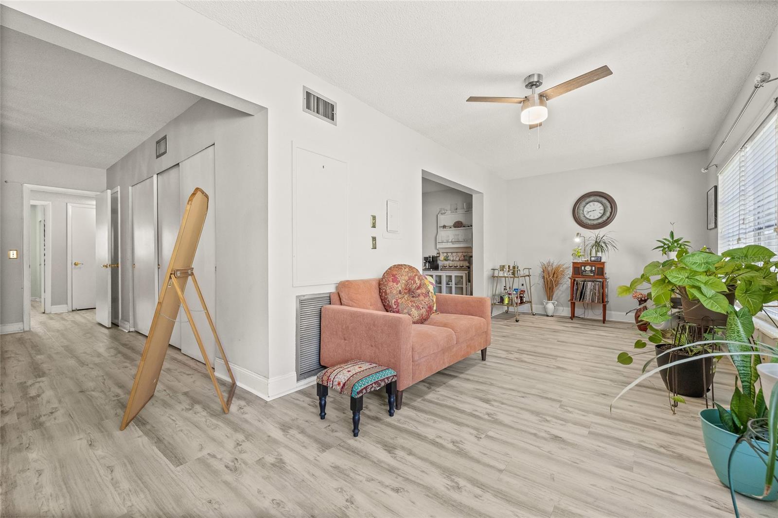 ON TOP OF THE WORLD - Residential