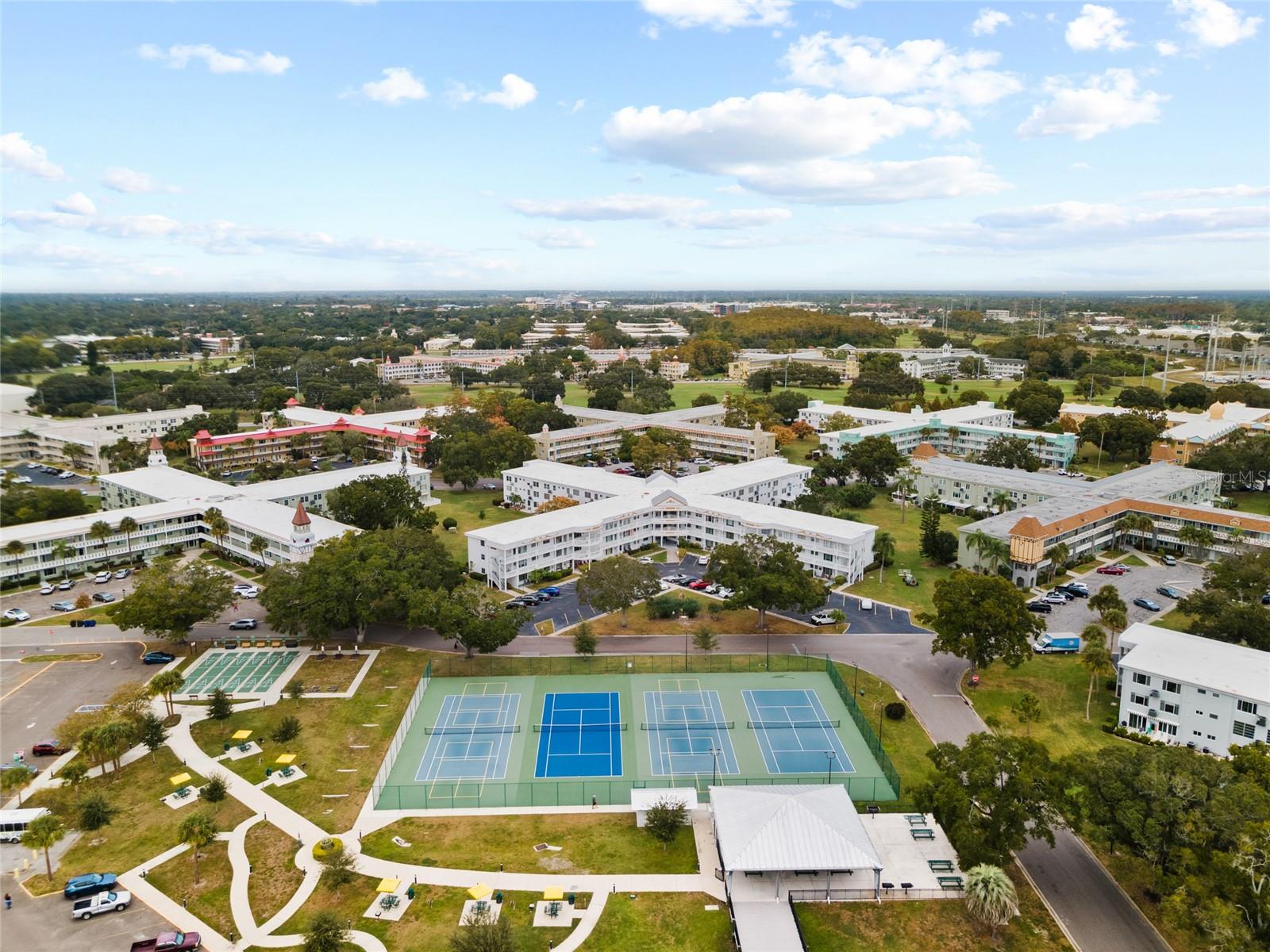 ON TOP OF THE WORLD - Residential