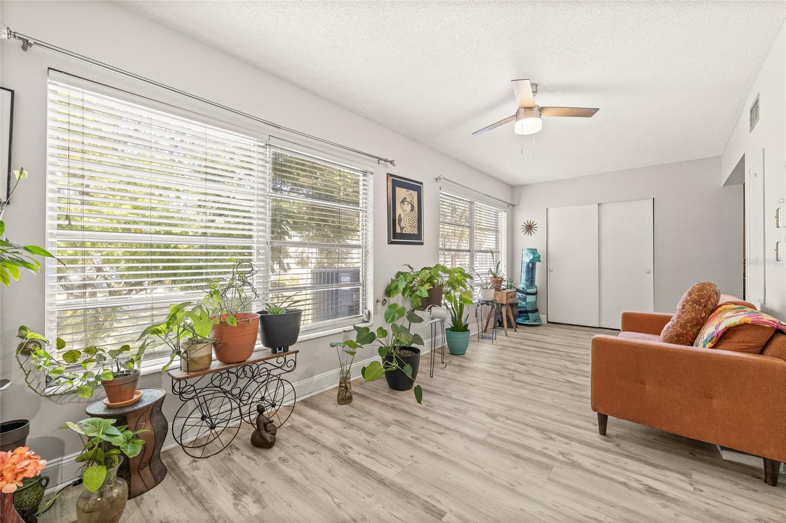 ON TOP OF THE WORLD - Residential