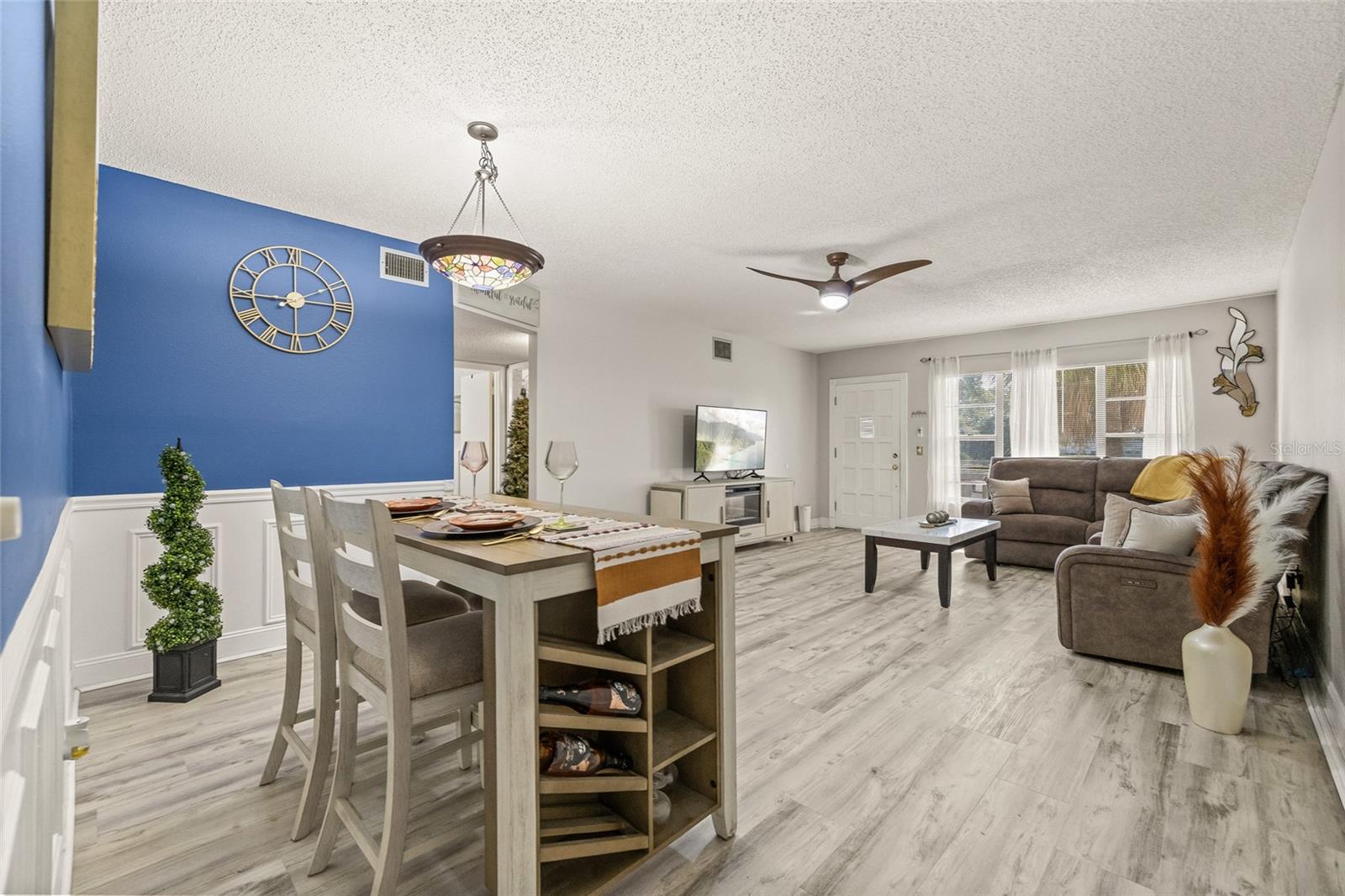 ON TOP OF THE WORLD - Residential