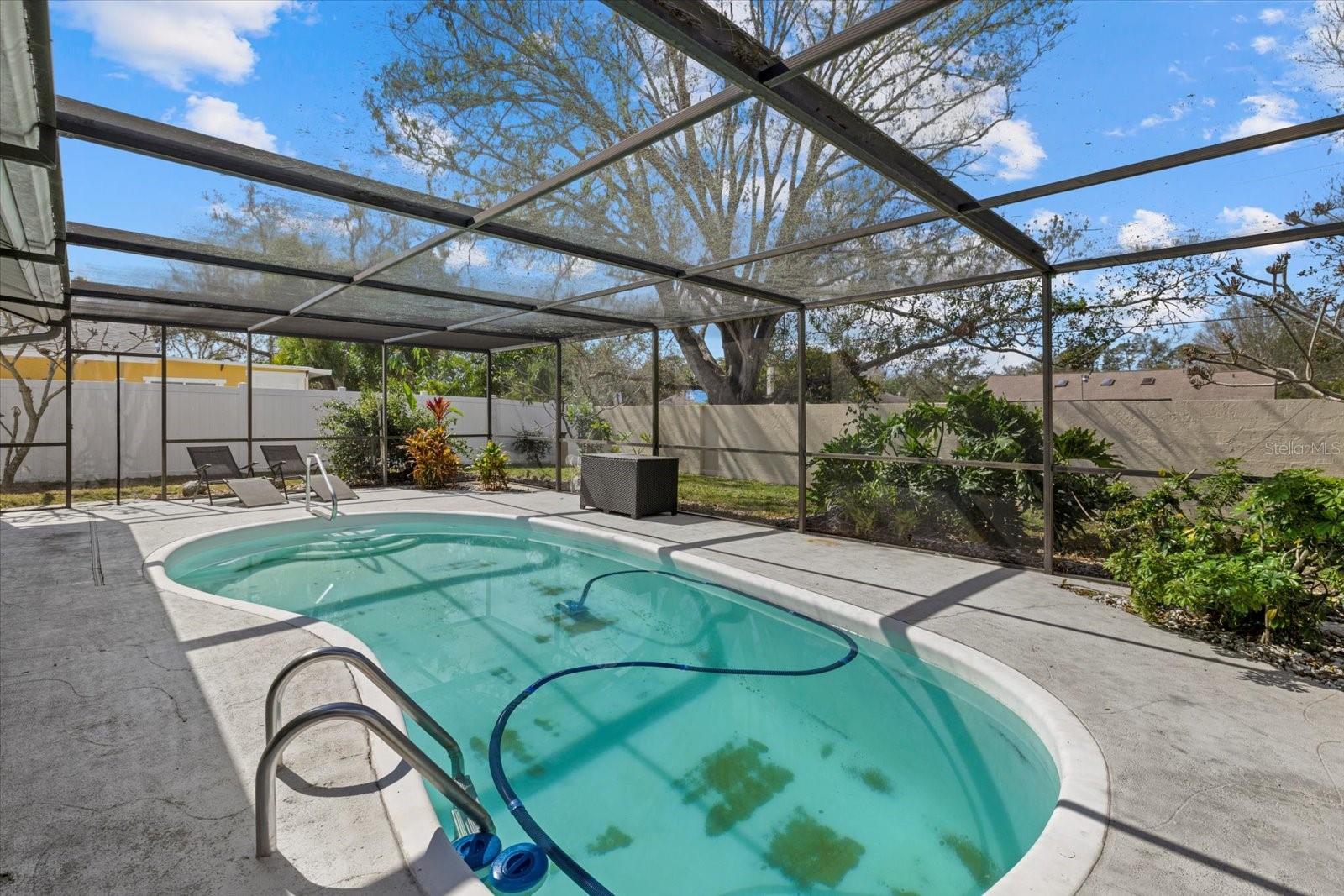 MANATEE OAKS - Residential