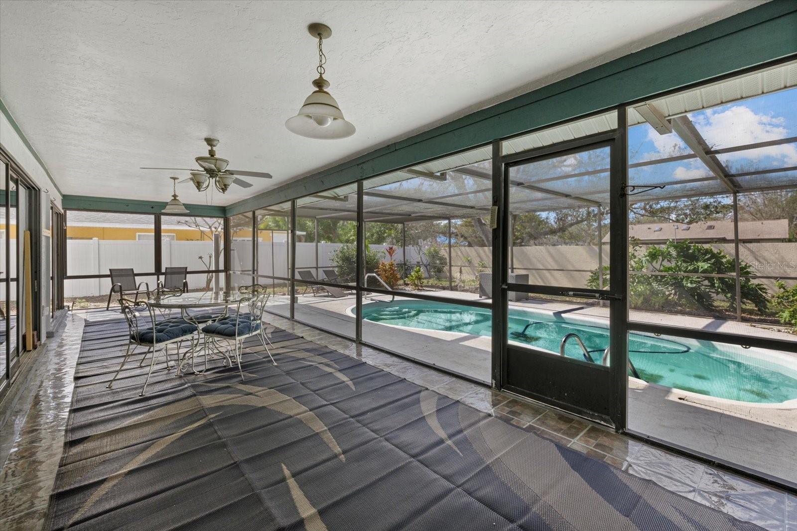 MANATEE OAKS - Residential