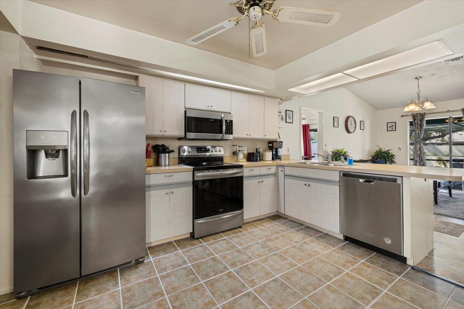 MANATEE OAKS - Residential