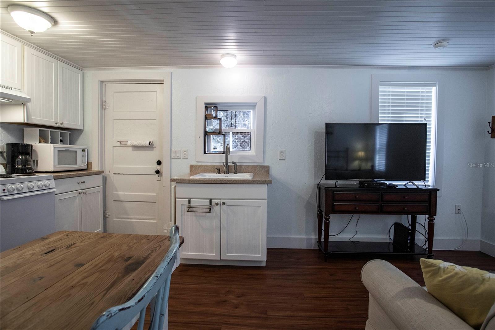 MOUNT DORA FEARON SUB - Residential Lease