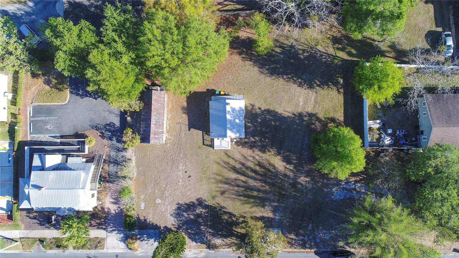 MOUNT DORA FEARON SUB - Residential Lease
