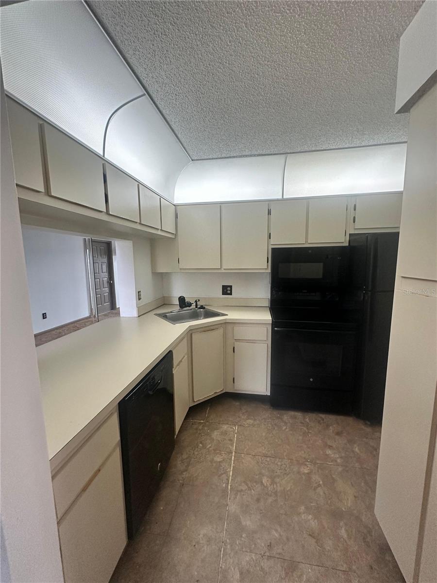 PINE RIDGE CLUB VILLAGE 1 PH 10 BLDG 12 - Residential Lease