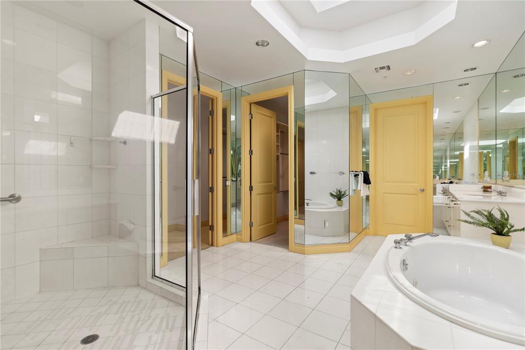 VIZCAYA AT LONGBOAT KEY PH 01 - Residential