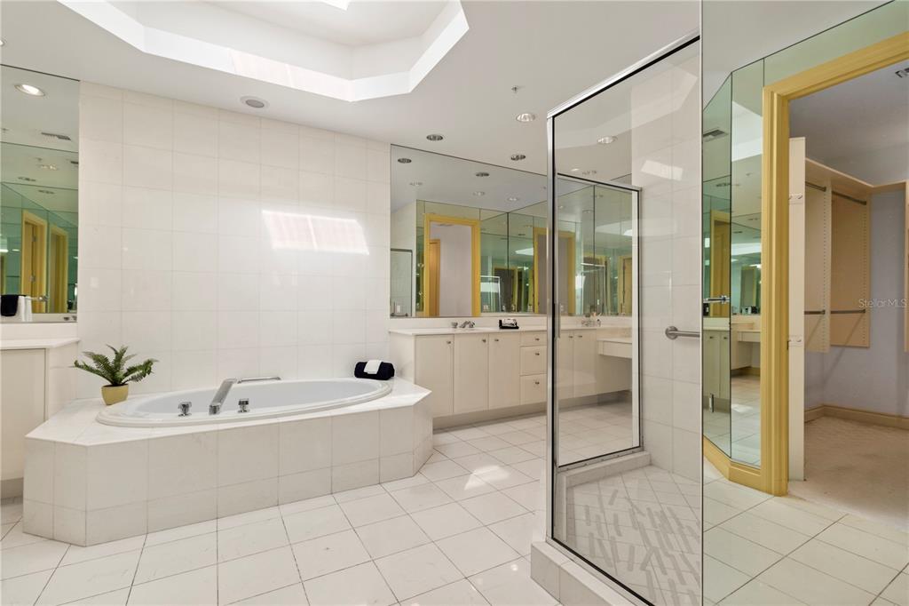 VIZCAYA AT LONGBOAT KEY PH 01 - Residential