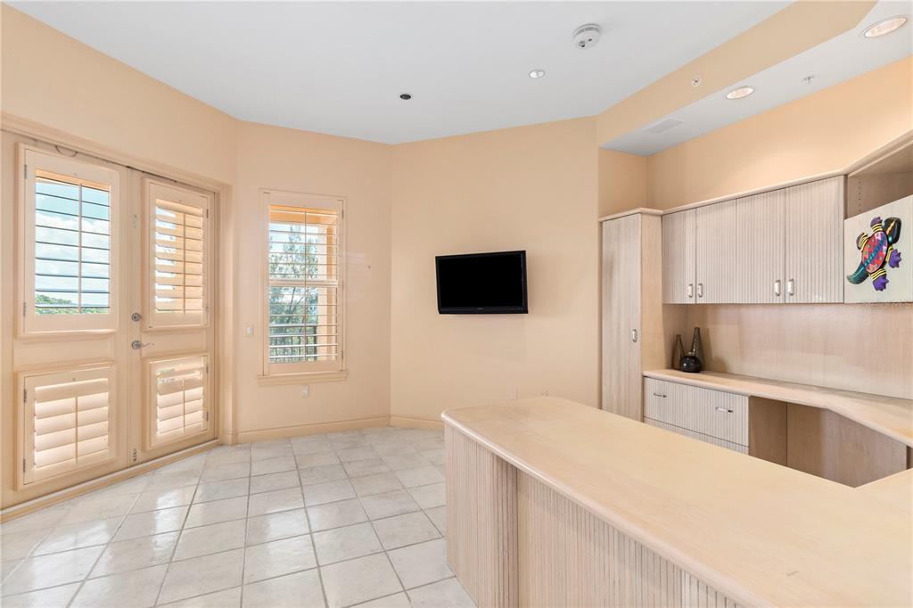 VIZCAYA AT LONGBOAT KEY PH 01 - Residential