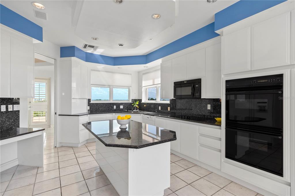 VIZCAYA AT LONGBOAT KEY PH 01 - Residential