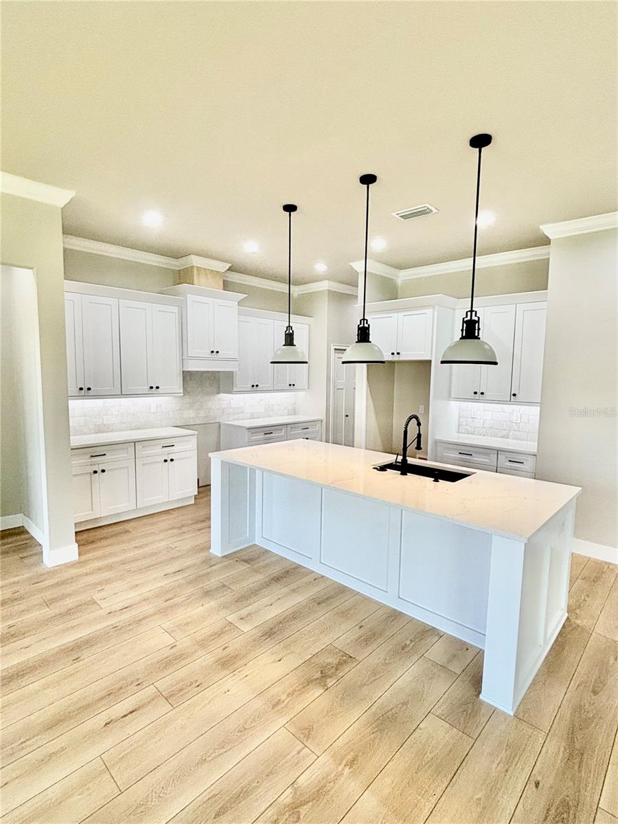 WESTON OAKS - Residential