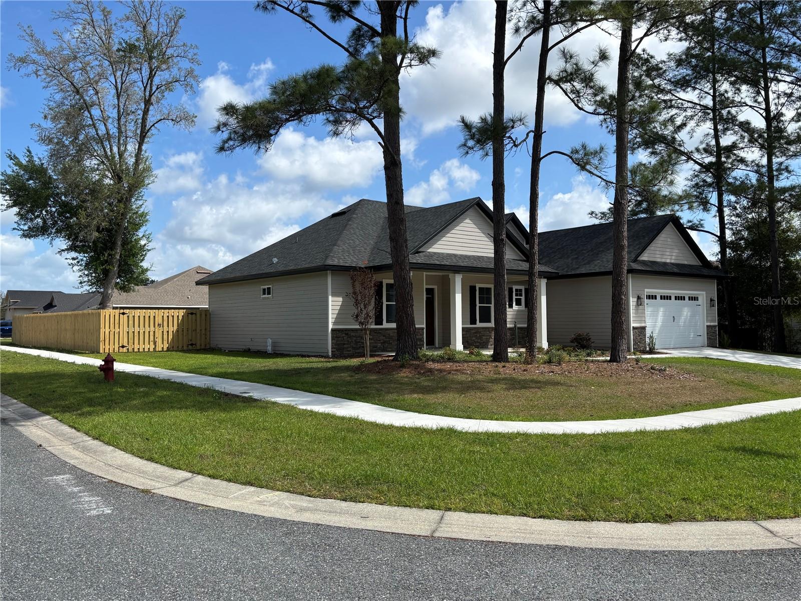 WESTON OAKS - Residential