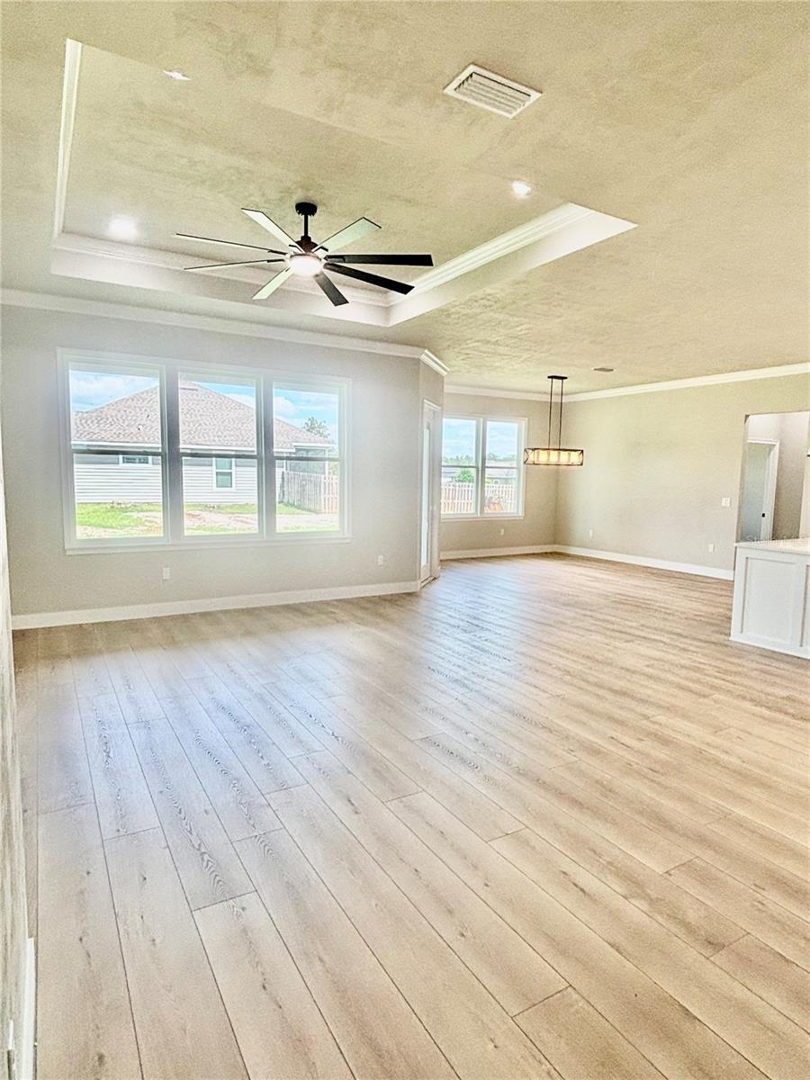 WESTON OAKS - Residential