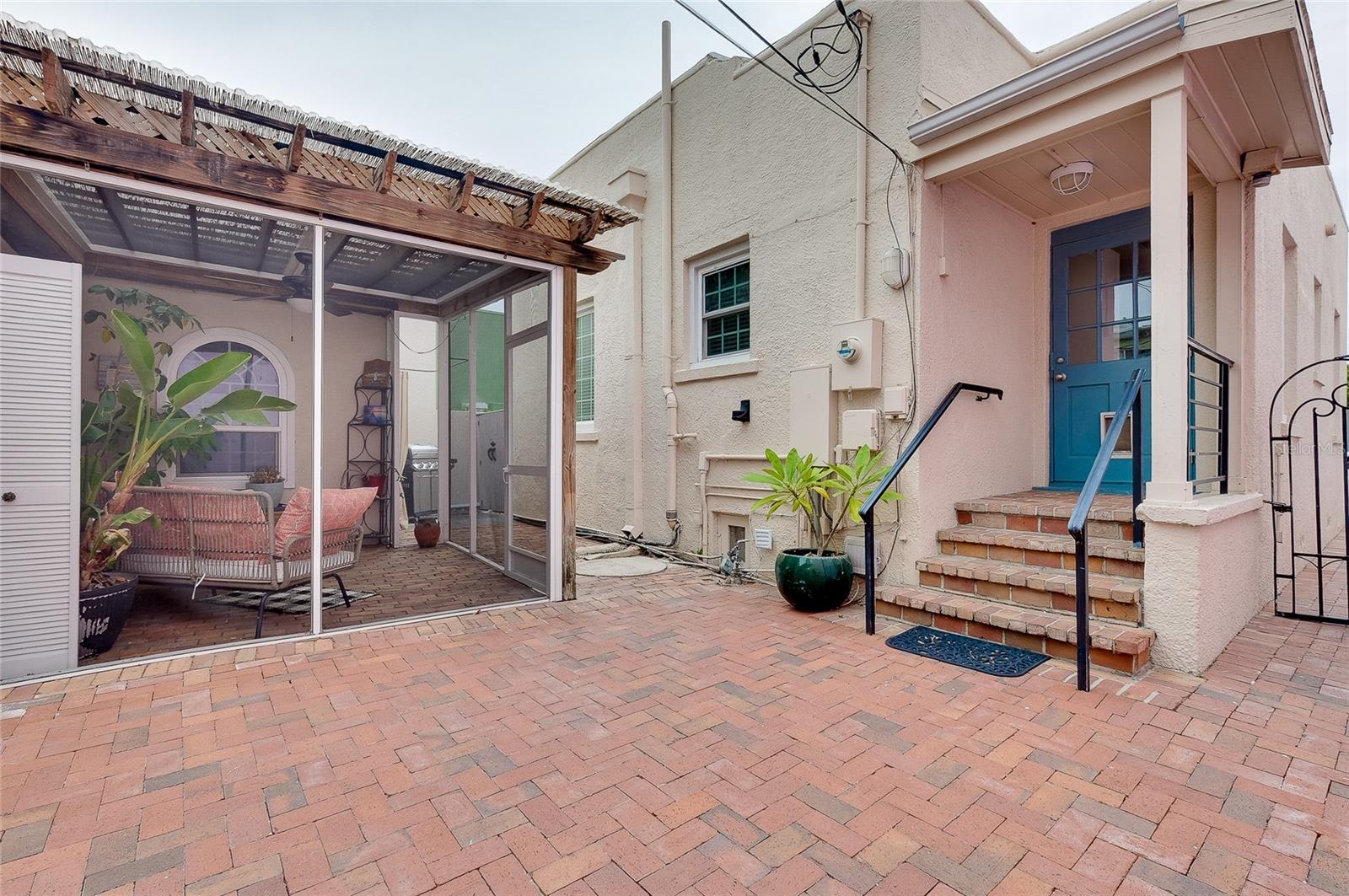 BURNS COURT - Residential