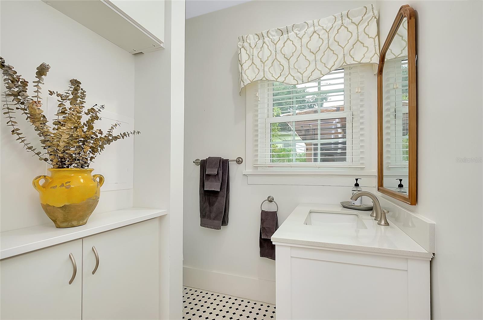 BURNS COURT - Residential