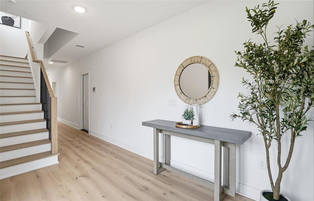 Photo of 3002 W Platt St #3, Tampa, FL 33609 (MLS # TB8494825)