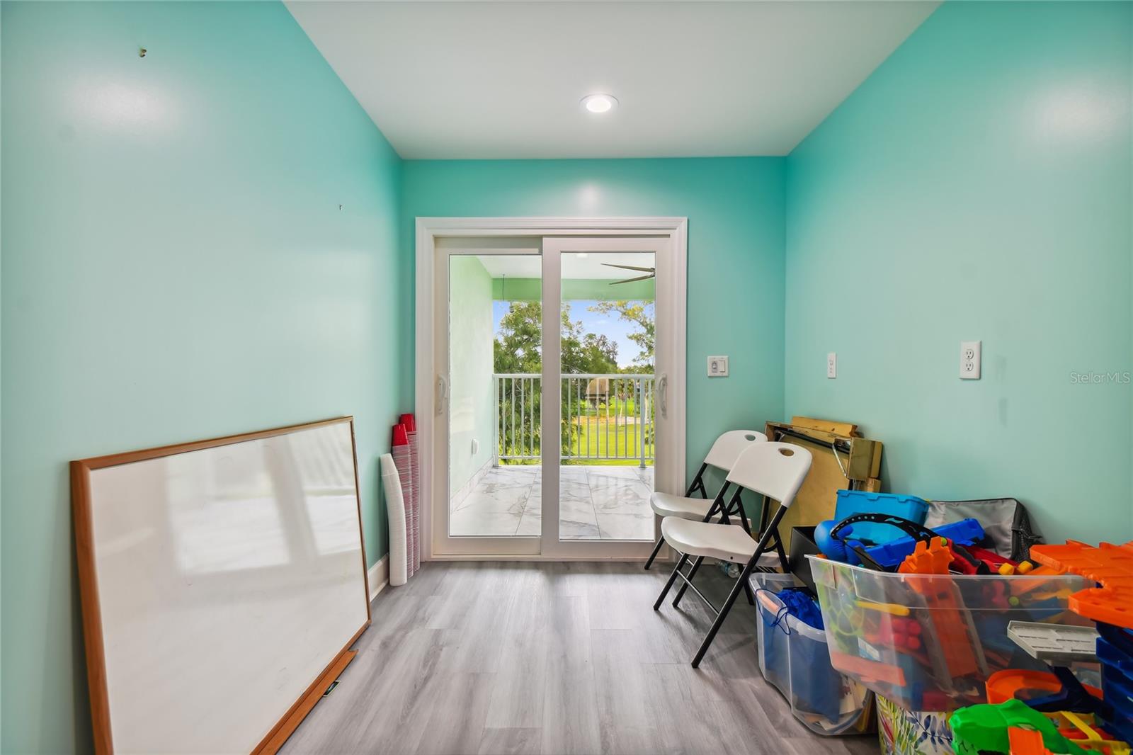 APOLLO BEACH UNIT SIX - Residential