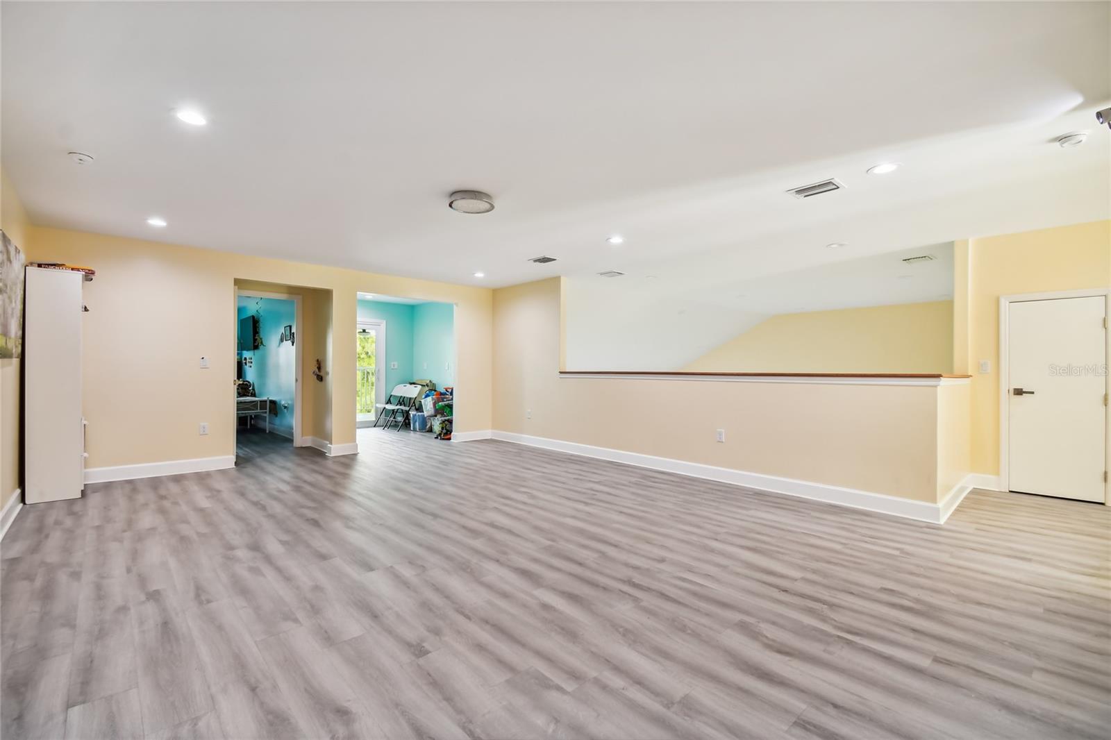 APOLLO BEACH UNIT SIX - Residential