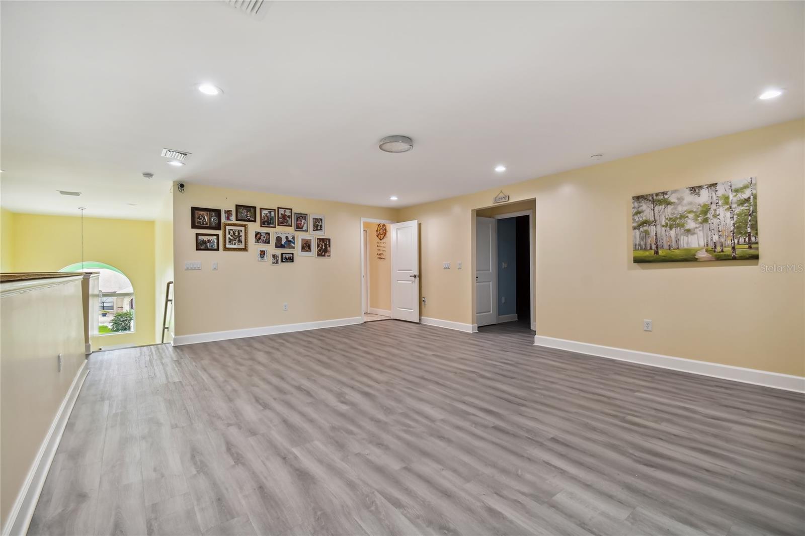 APOLLO BEACH UNIT SIX - Residential