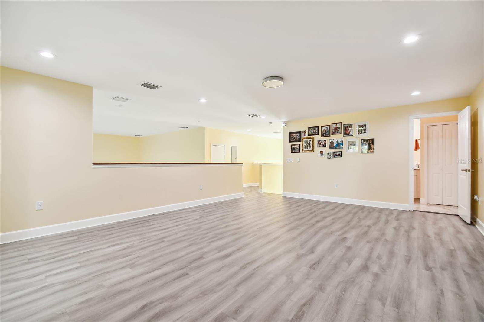 APOLLO BEACH UNIT SIX - Residential