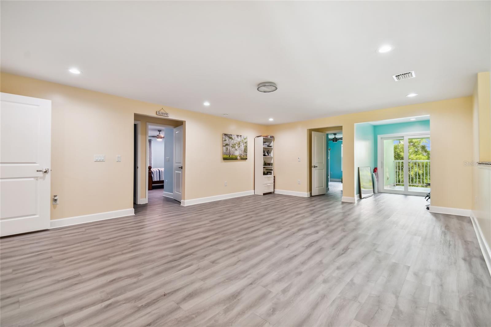 APOLLO BEACH UNIT SIX - Residential