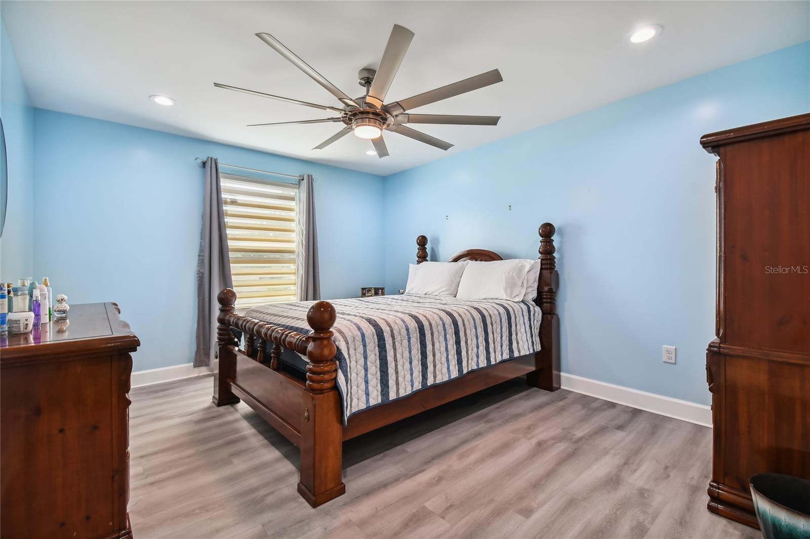 APOLLO BEACH UNIT SIX - Residential