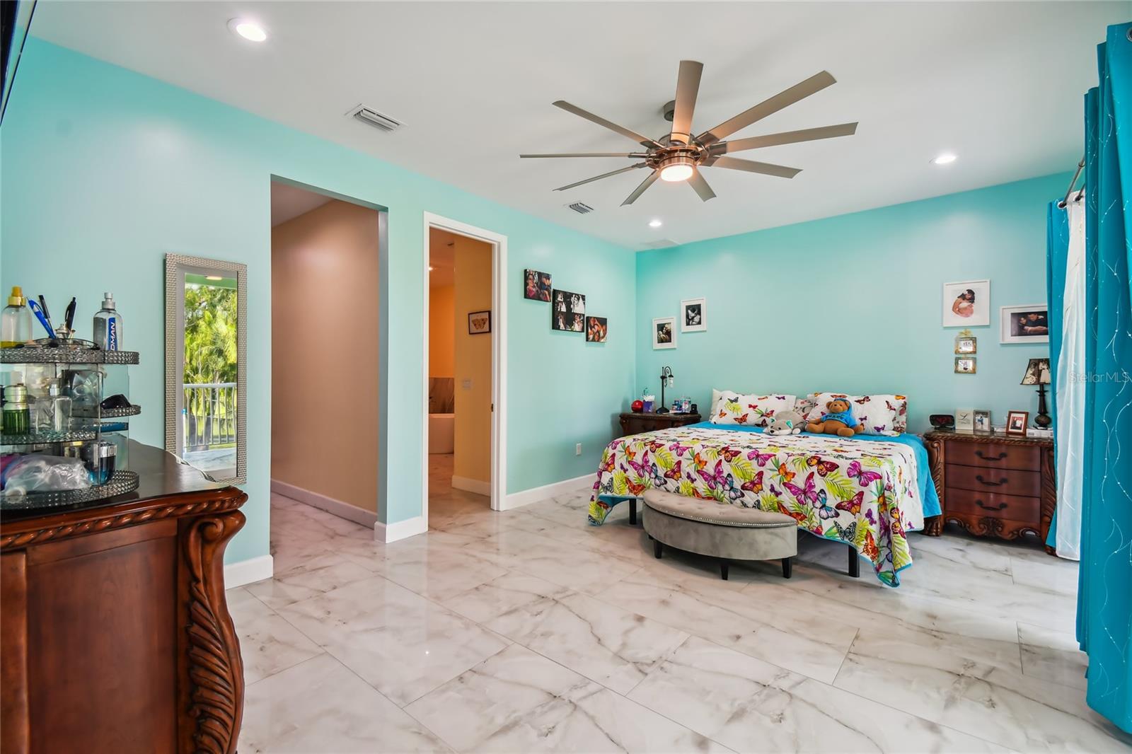 APOLLO BEACH UNIT SIX - Residential