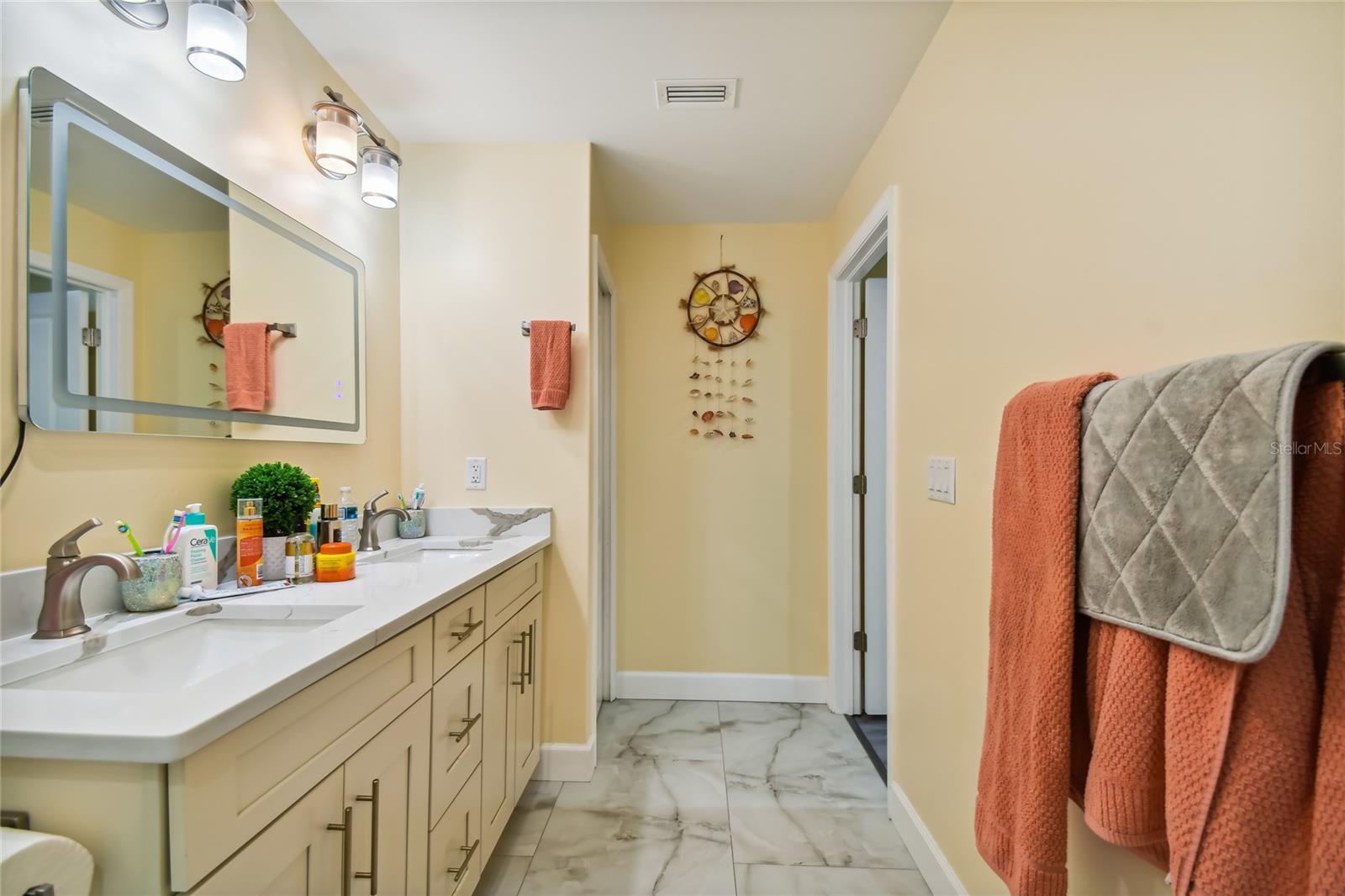 APOLLO BEACH UNIT SIX - Residential