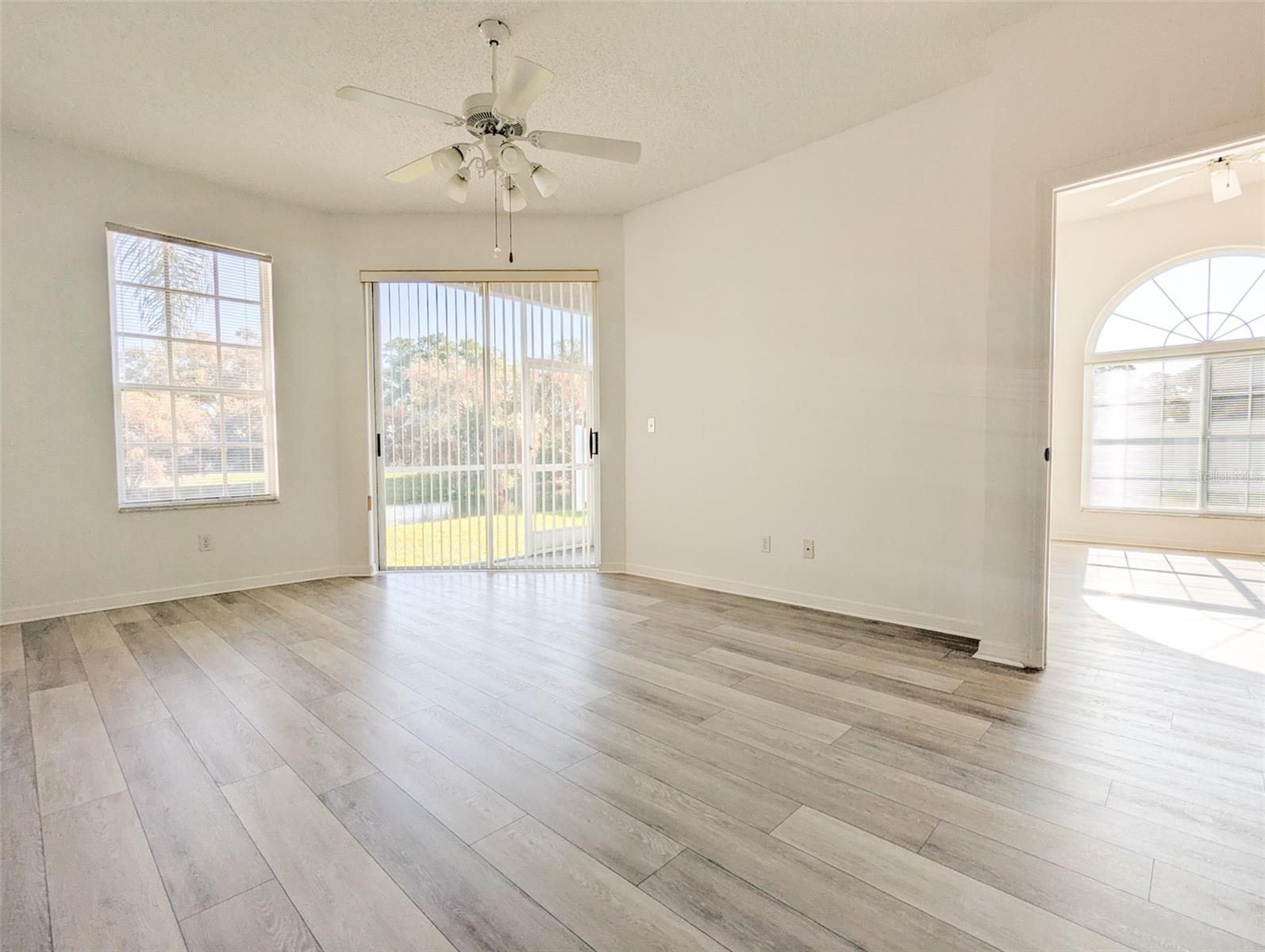 SUN KETCH TWNHMS AT CYPRESS LAKES - Residential