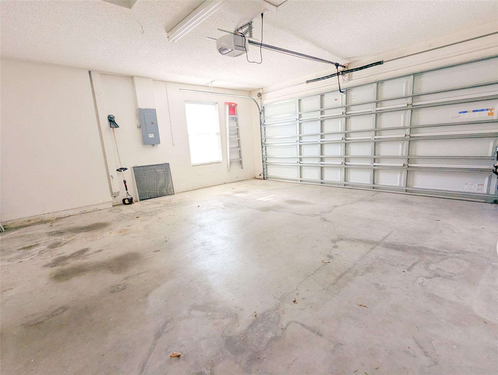 SUN KETCH TWNHMS AT CYPRESS LAKES - Residential