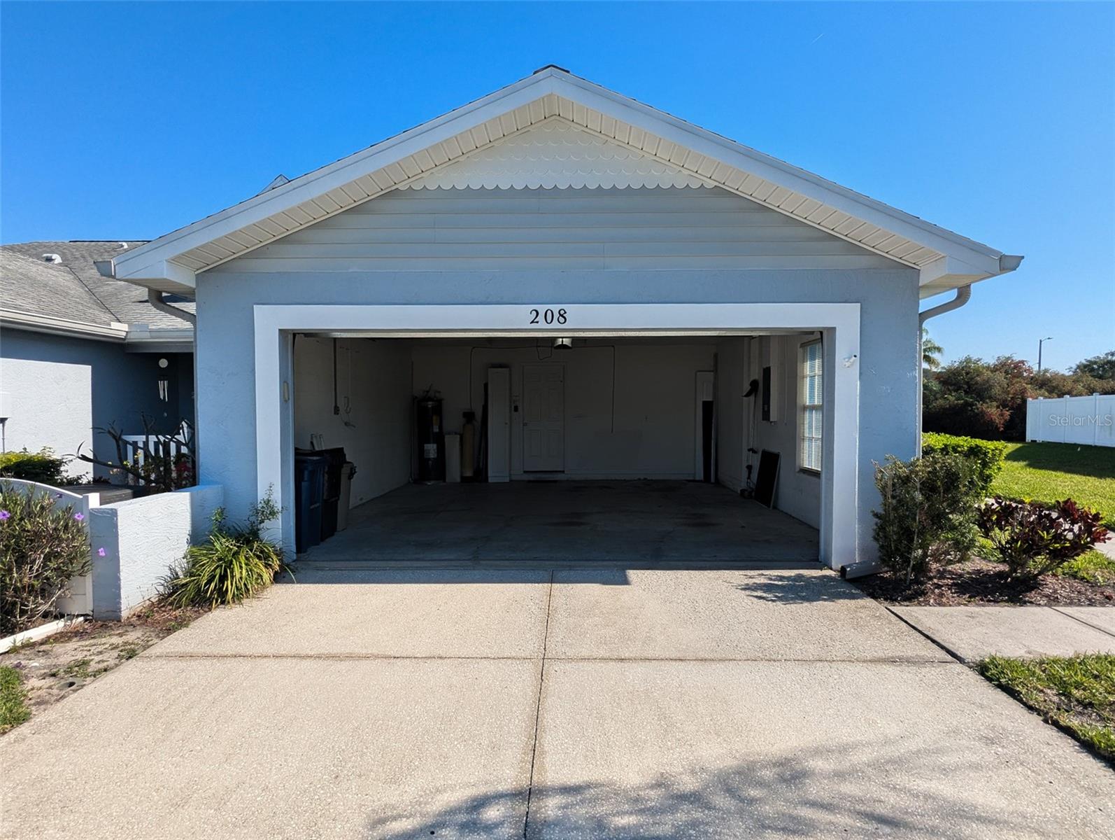 SUN KETCH TWNHMS AT CYPRESS LAKES - Residential