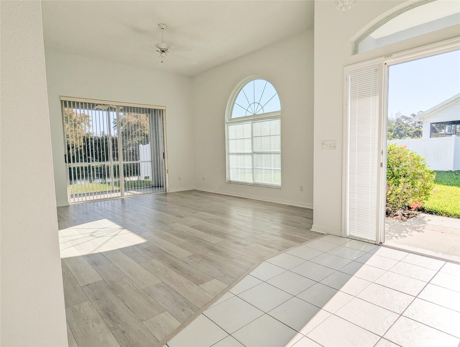 SUN KETCH TWNHMS AT CYPRESS LAKES - Residential