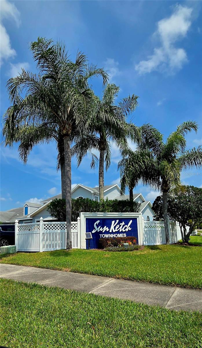 SUN KETCH TWNHMS AT CYPRESS LAKES - Residential