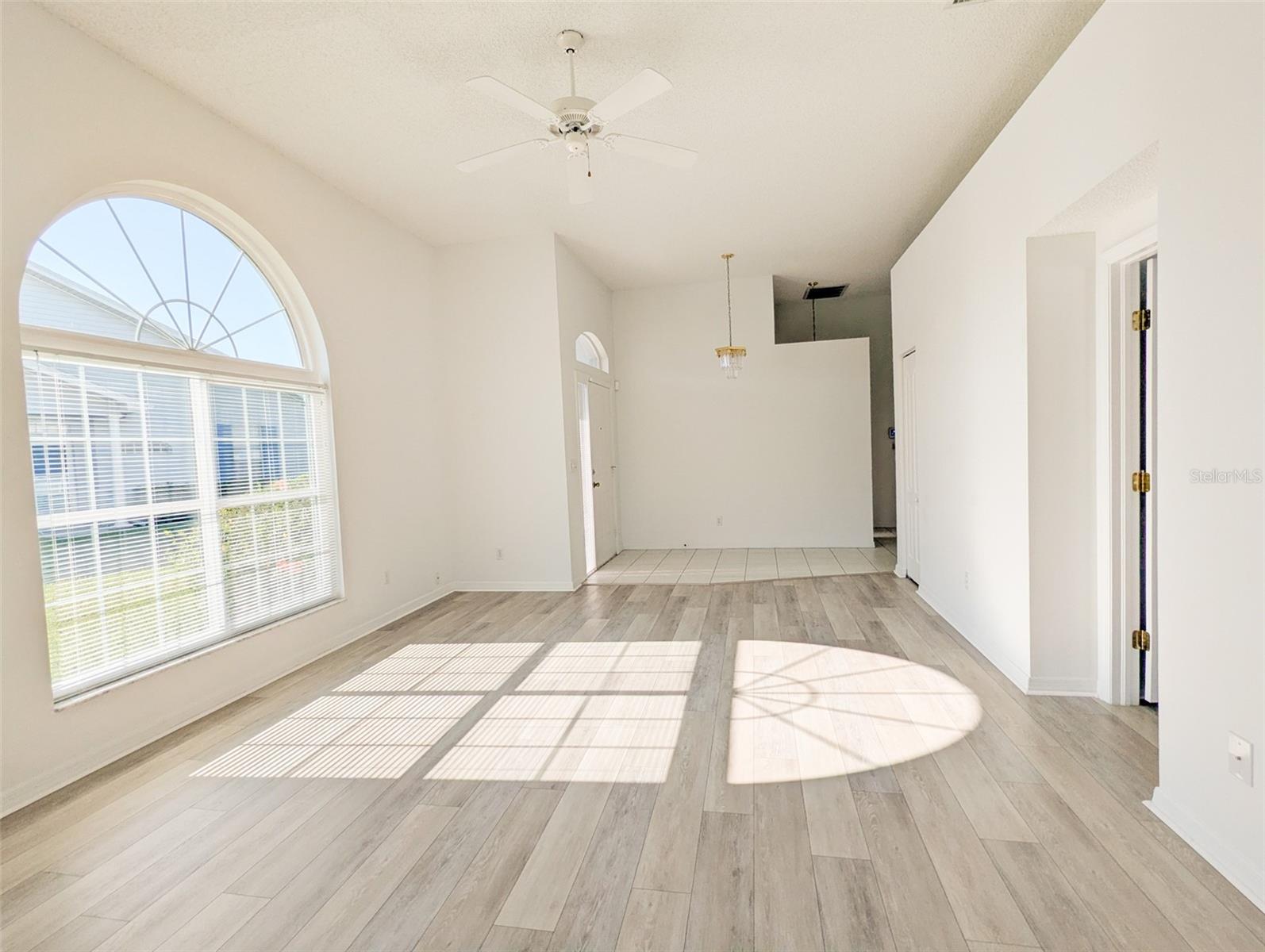 SUN KETCH TWNHMS AT CYPRESS LAKES - Residential