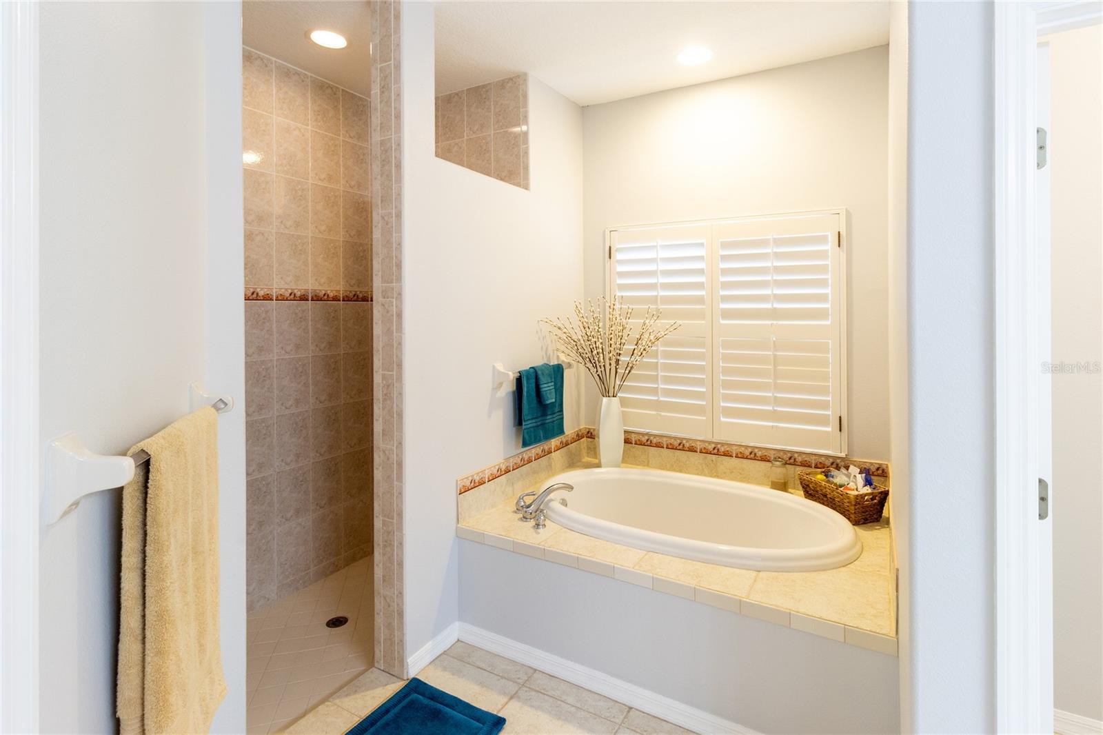 THREE OAKS - Residential