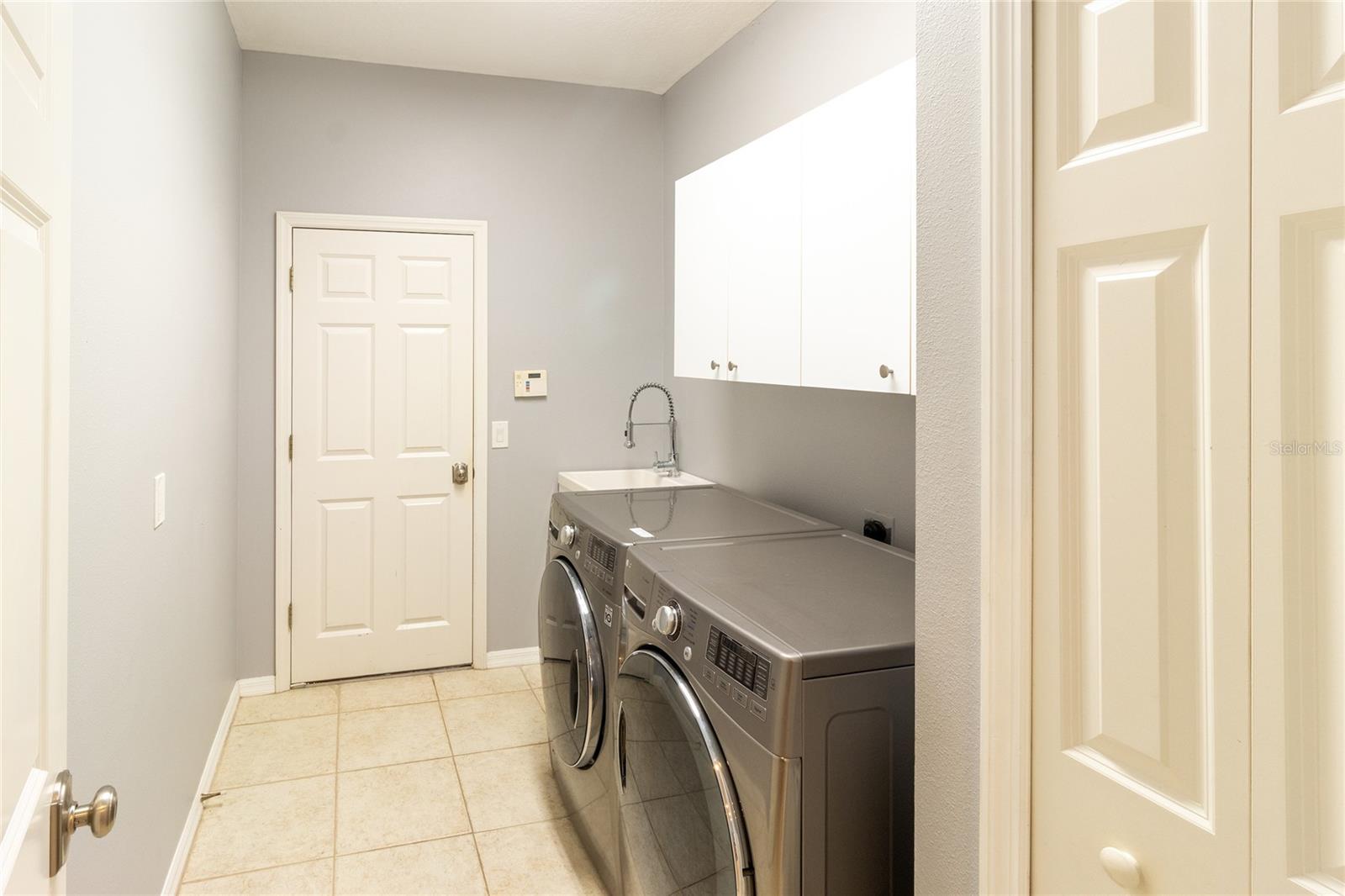 THREE OAKS - Residential