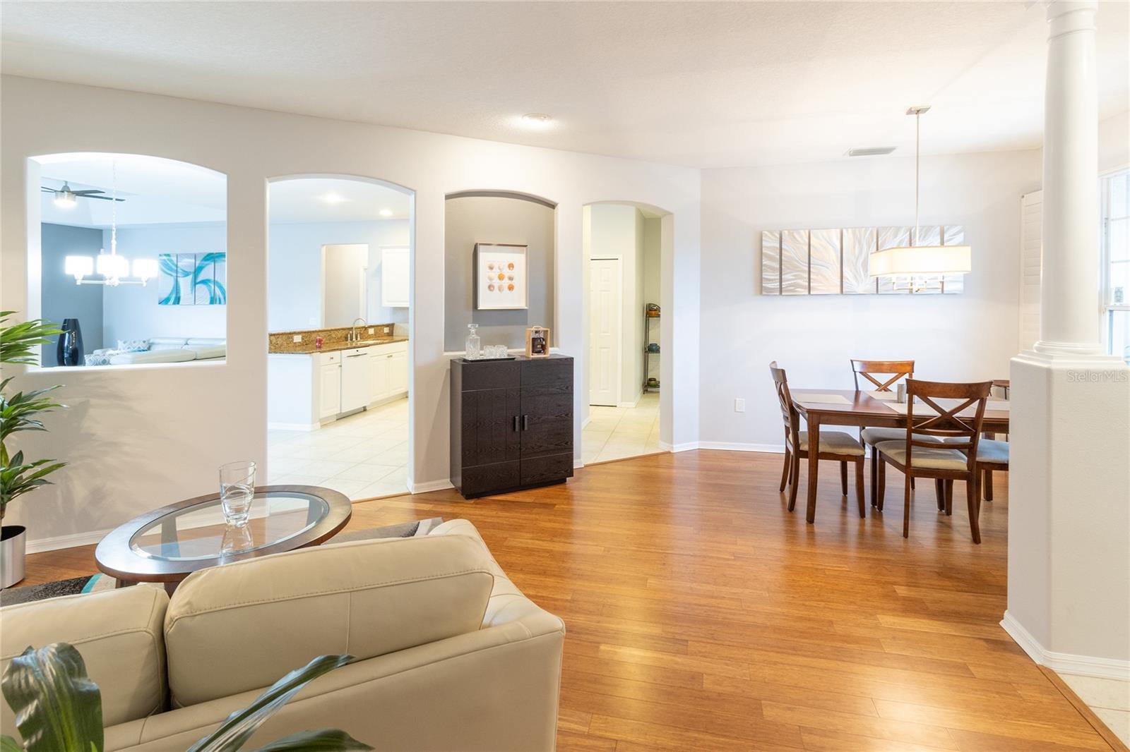 THREE OAKS - Residential