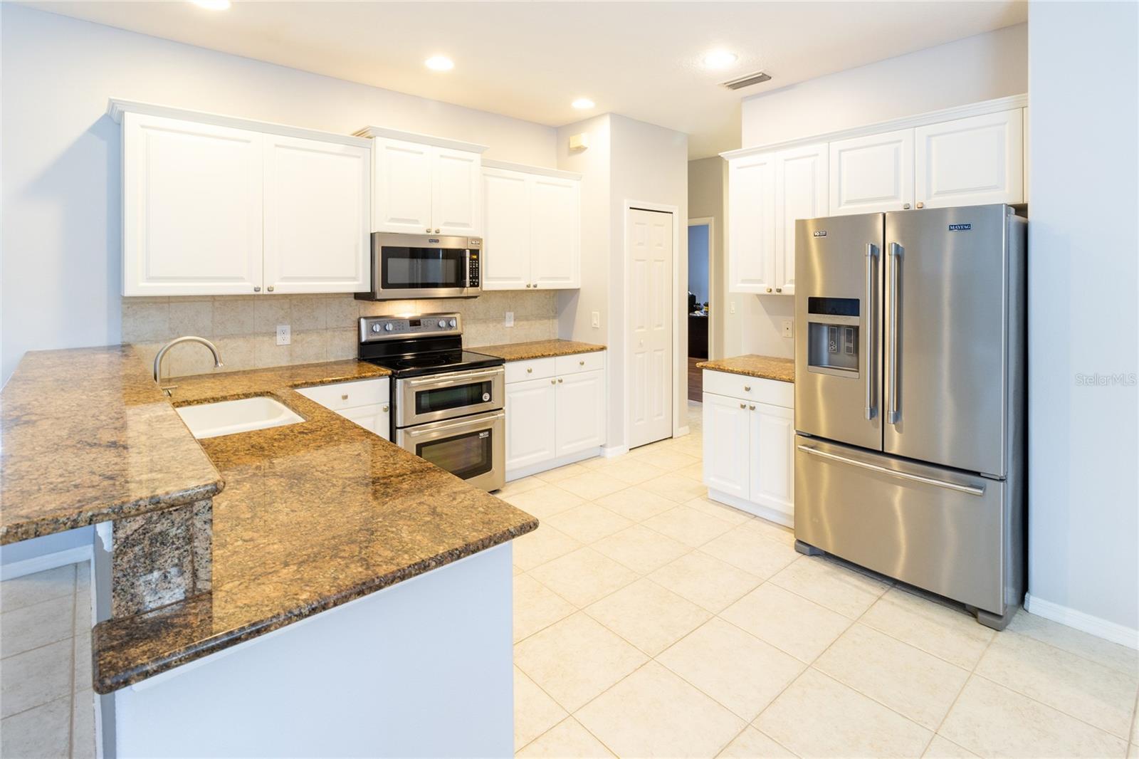 THREE OAKS - Residential