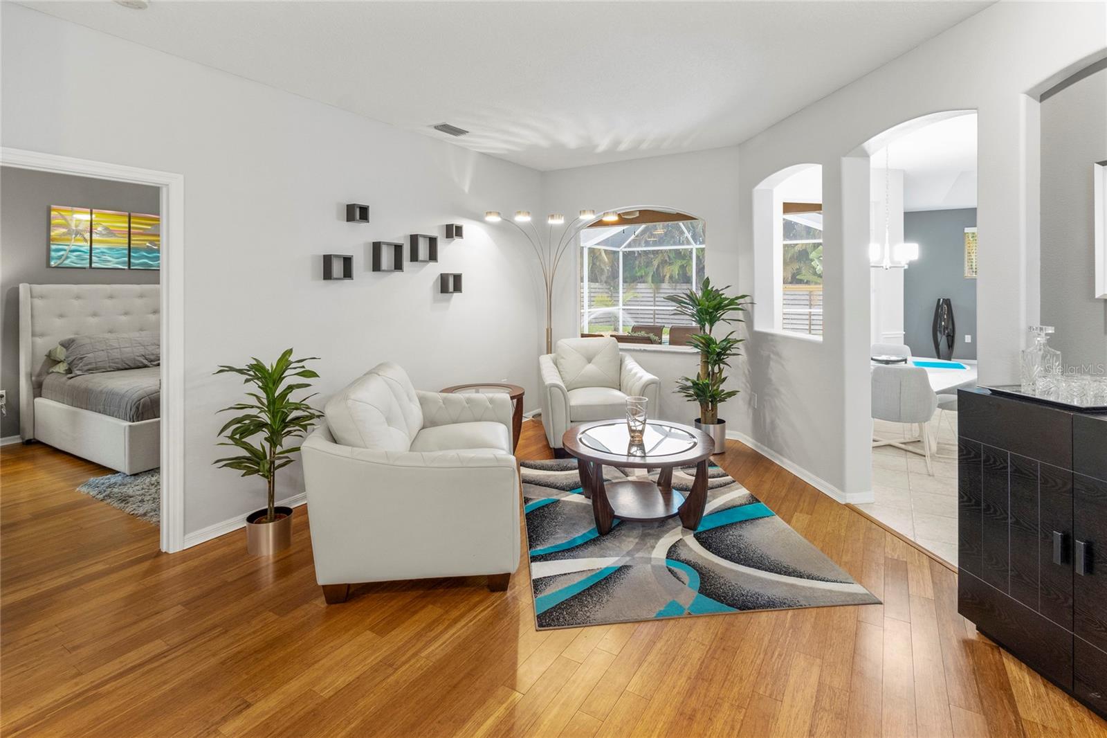 THREE OAKS - Residential