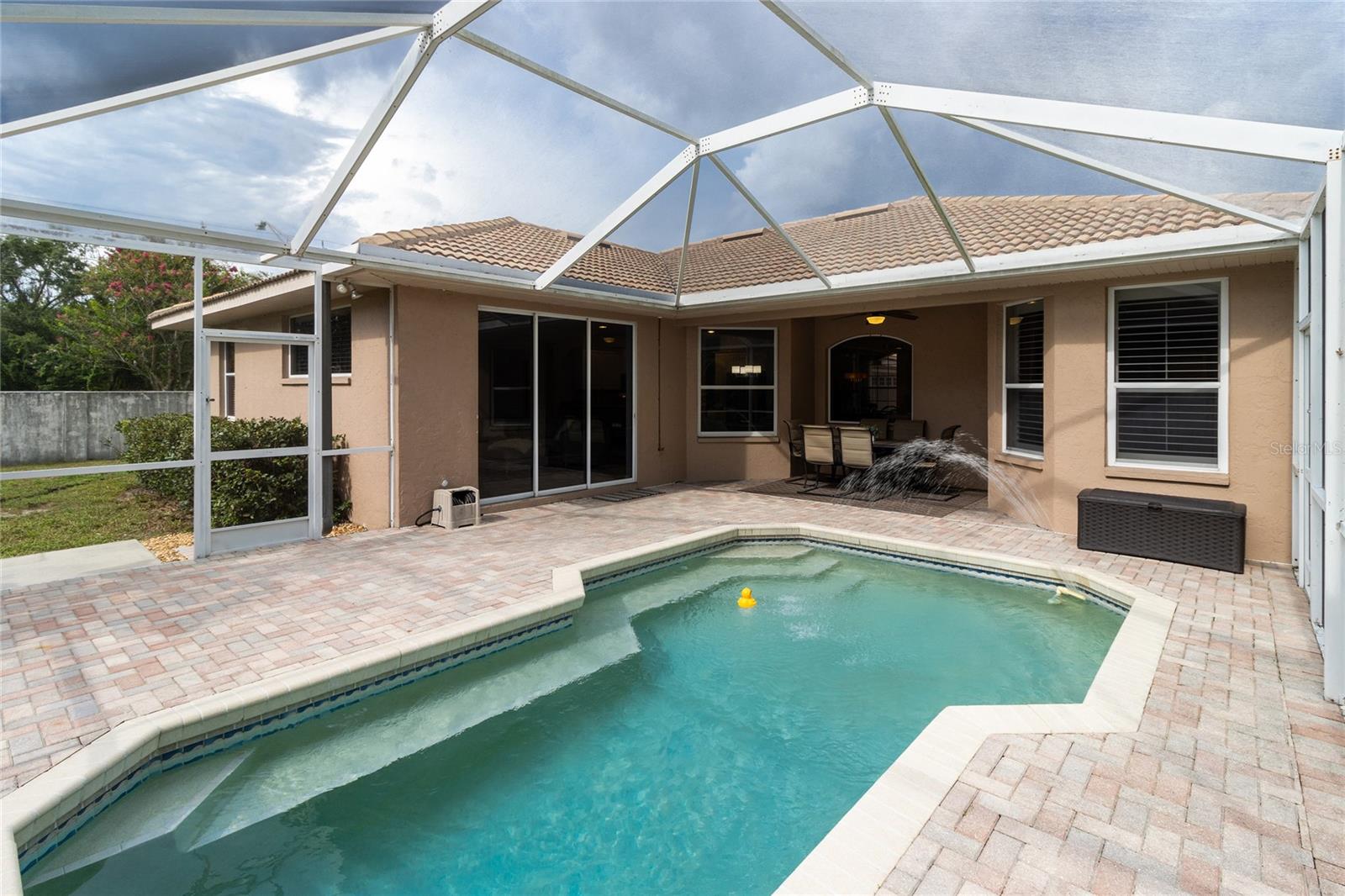 THREE OAKS - Residential