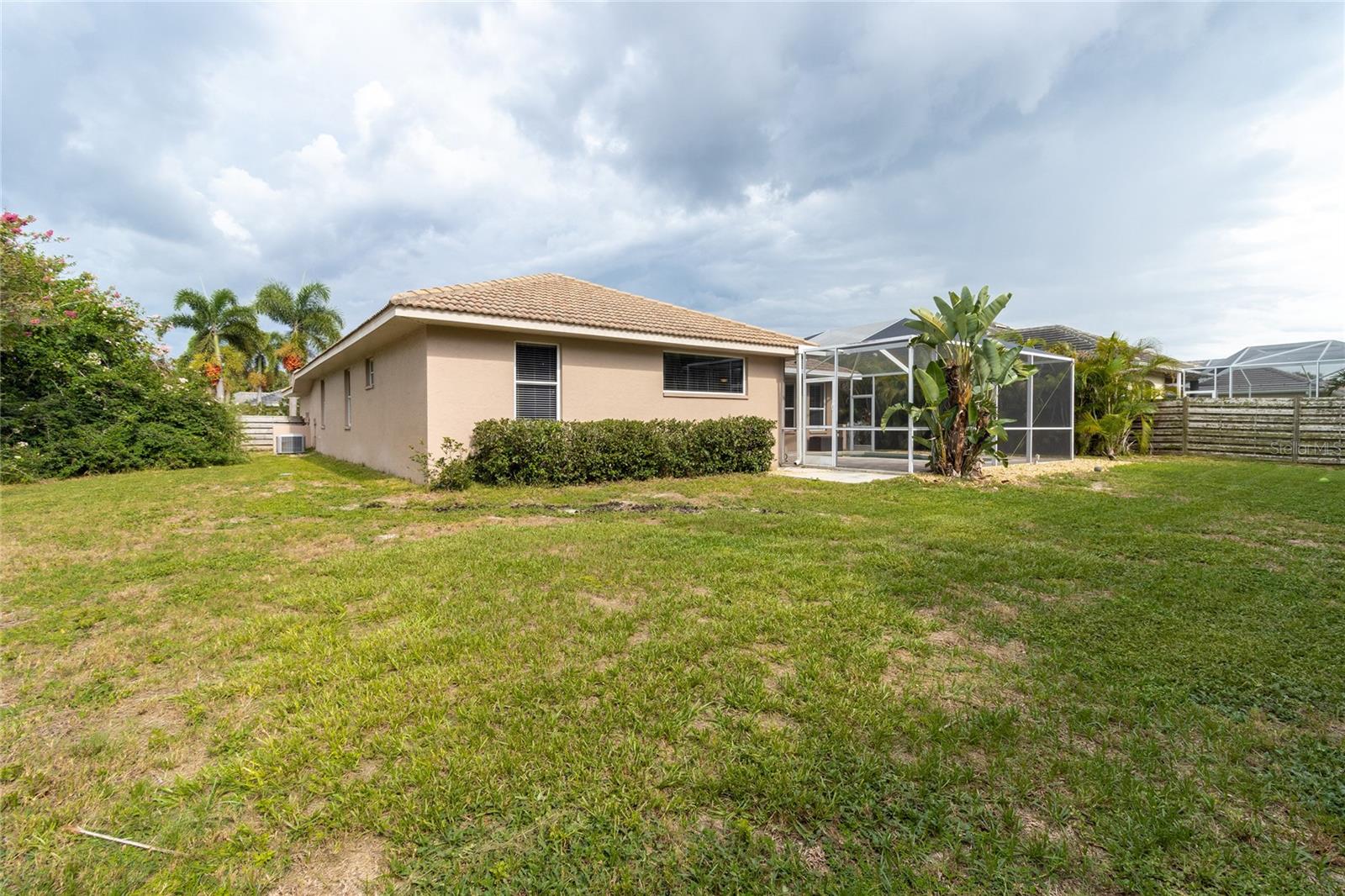 THREE OAKS - Residential