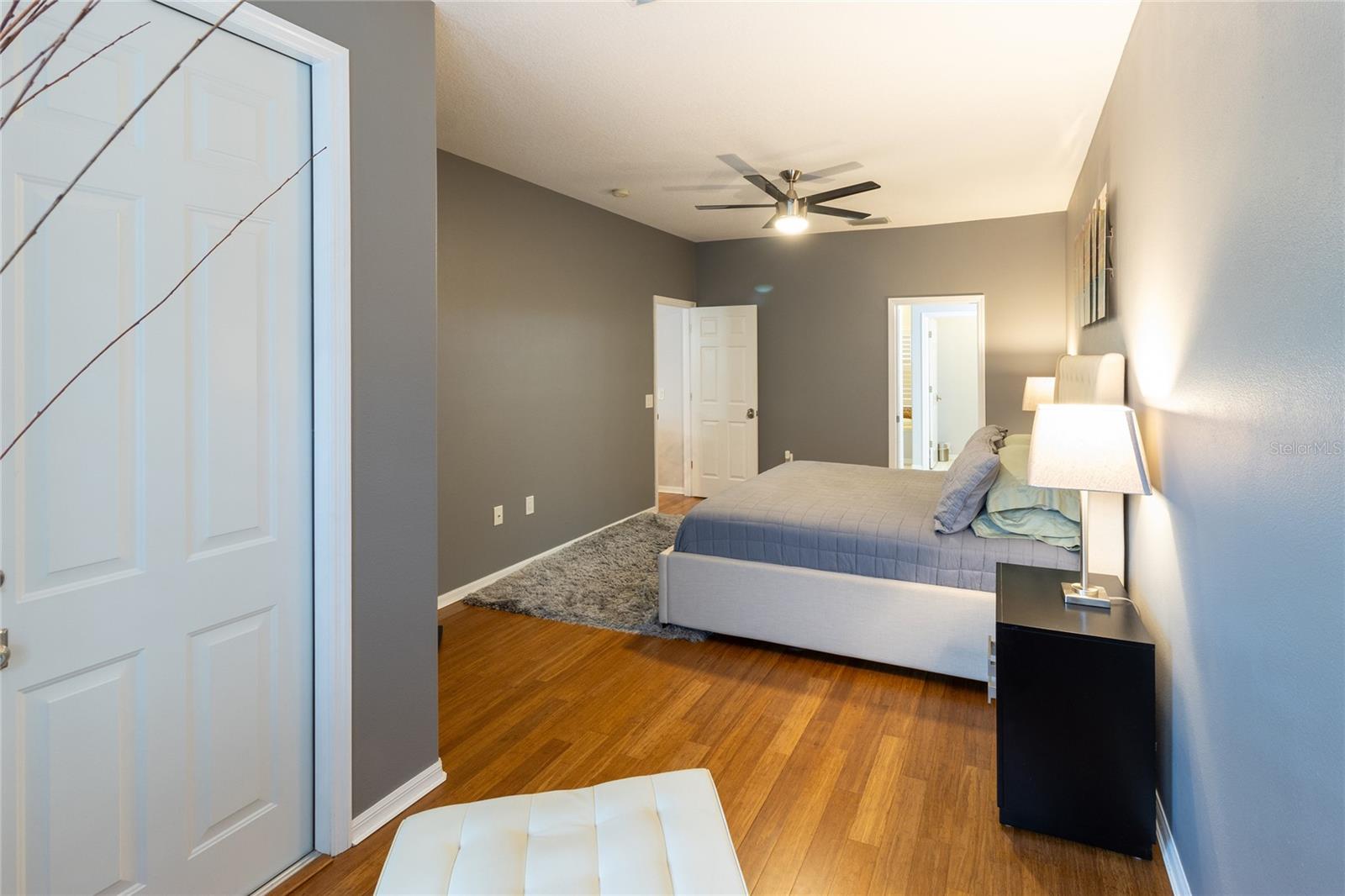 THREE OAKS - Residential