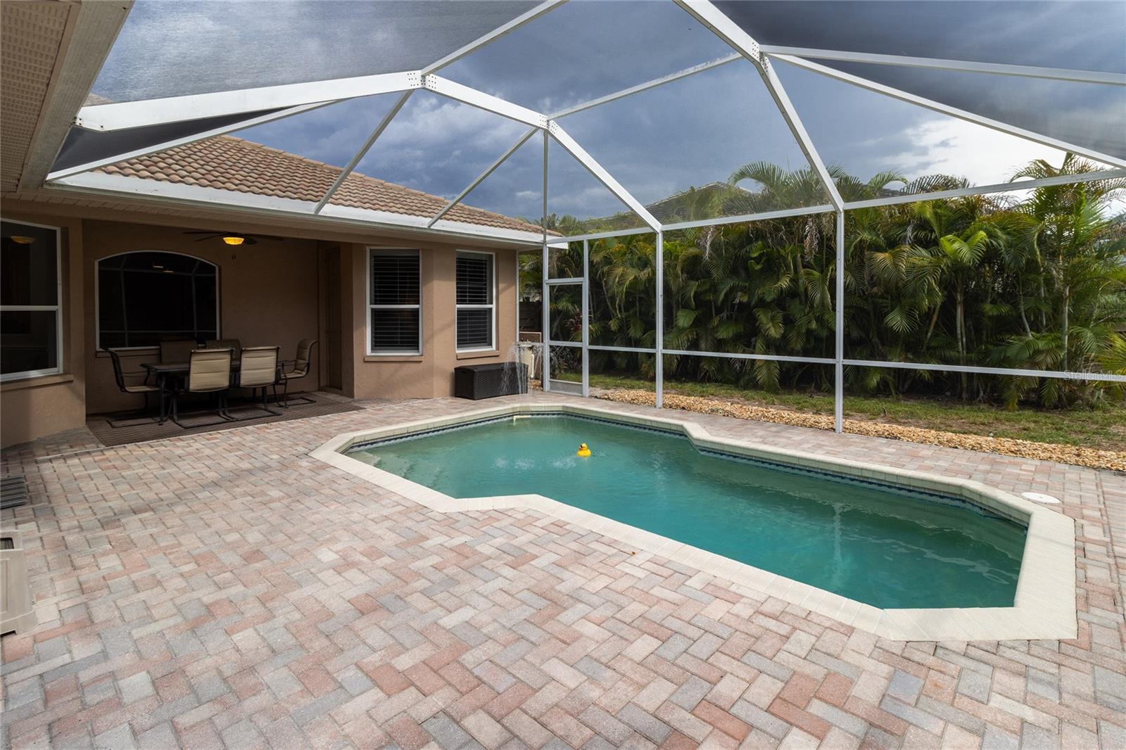 THREE OAKS - Residential