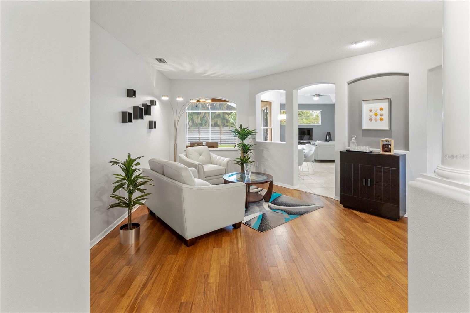 THREE OAKS - Residential