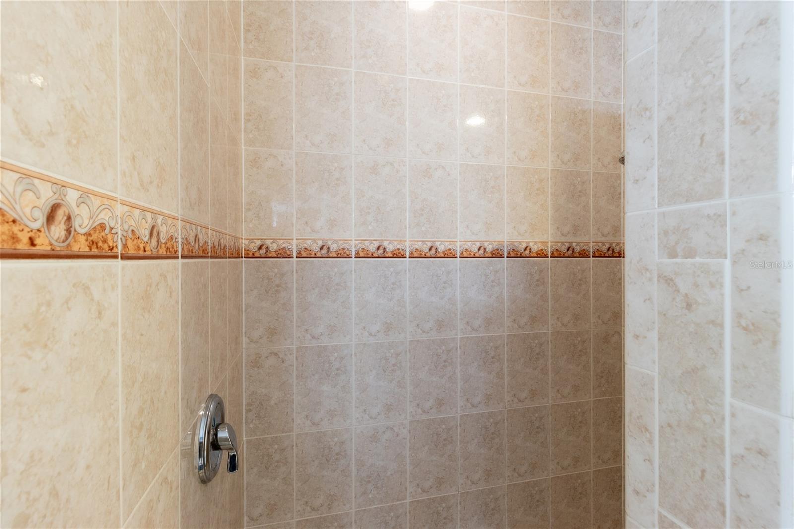 THREE OAKS - Residential